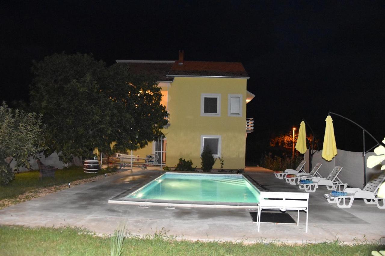 Villa Kutija Sveti Filip i Jakov Exteriör bild