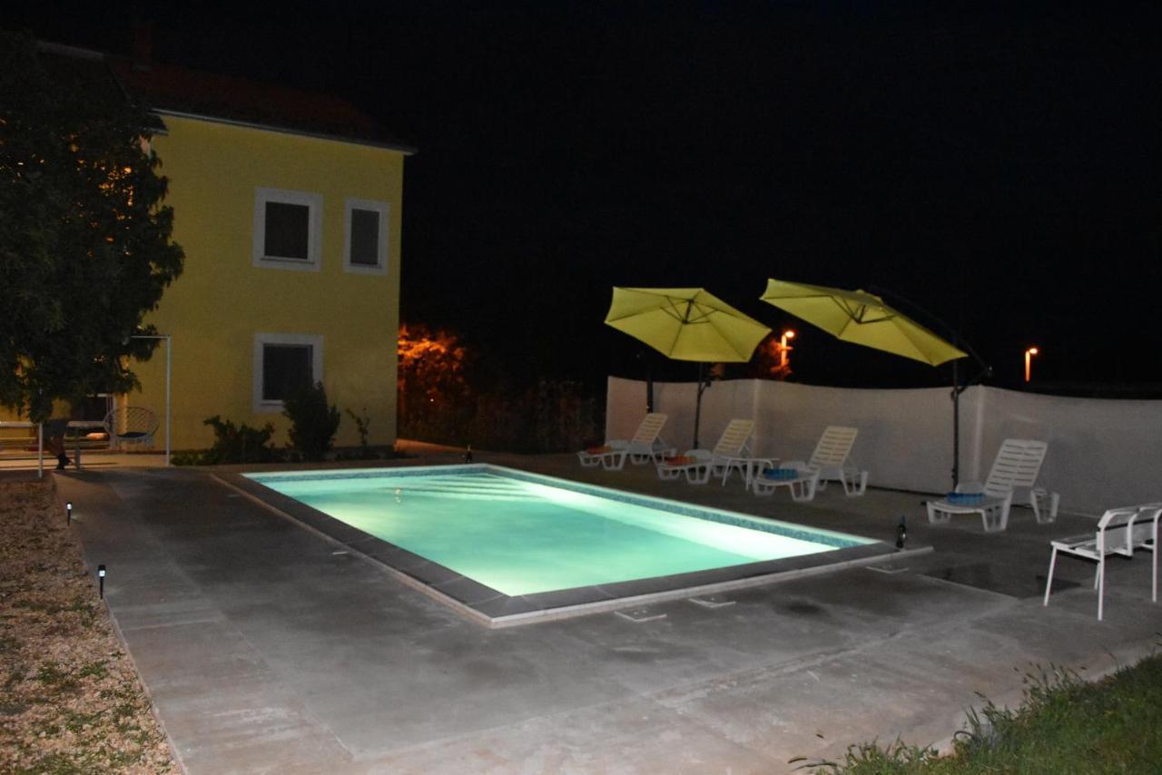 Villa Kutija Sveti Filip i Jakov Exteriör bild