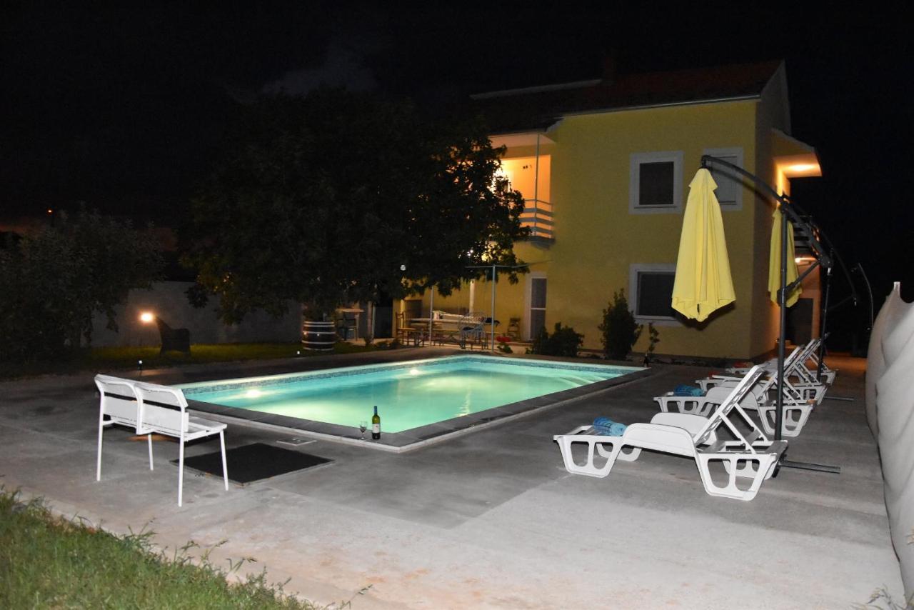 Villa Kutija Sveti Filip i Jakov Exteriör bild